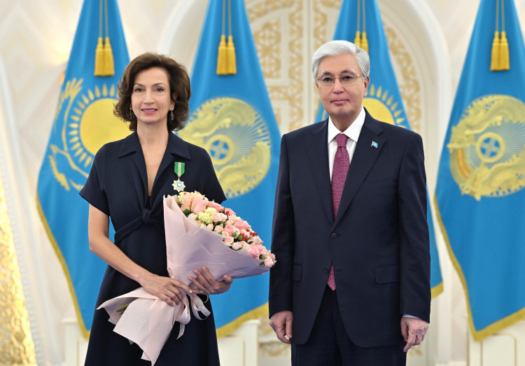 Мемлекет басшысы ЮНЕСКО-ның бұрынғы Бас директоры Одрэ Азулені Qoja Ahmet Yasaui орденімен марапаттады